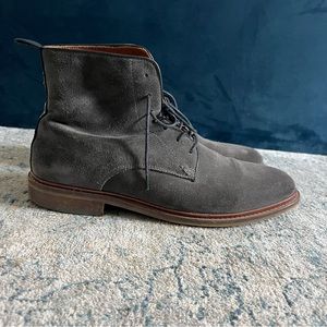 Men’s suede laced up boots